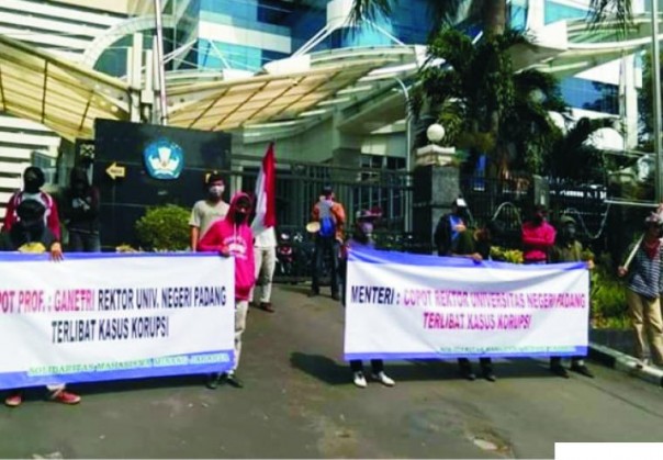 Demo UNP di Kemendikbud/net